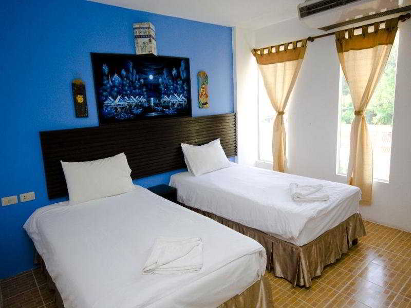 Room thumbnail 5