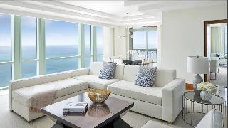 1 Bedroom Sapphire Suite