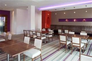 Bar
 di Holiday Inn Express London Newbury Park