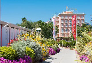Beach
 di Milton Rimini