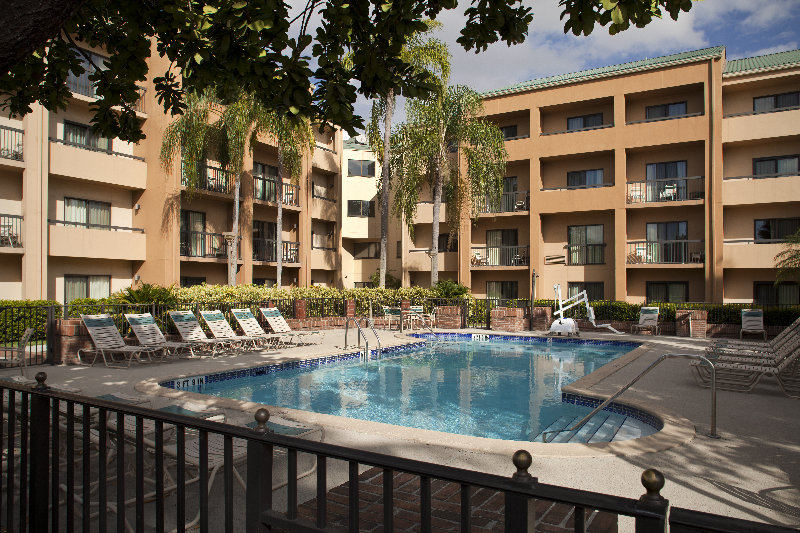 Pool
 di Courtyard by Marriott Miami Airport West
