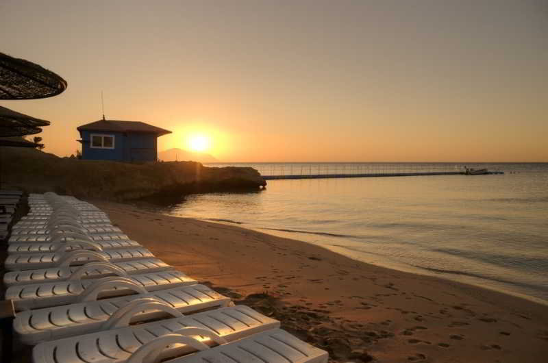 Beach
 di Tiran Island Hotel