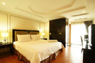 Room thumbnail 3