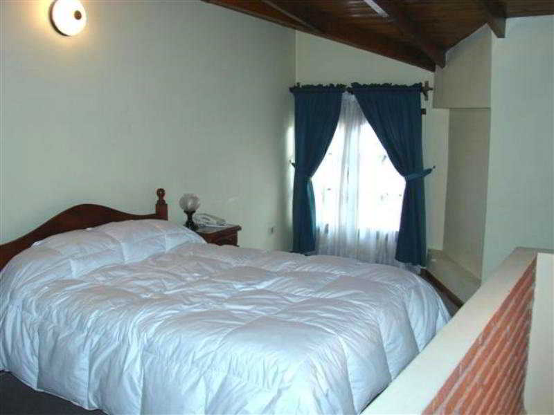 Room thumbnail 3