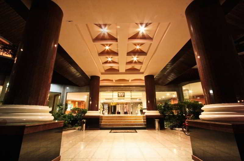 Lobby thumbnail 12
