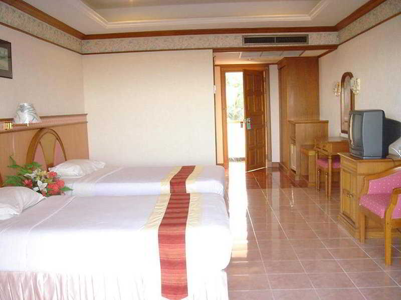 Room thumbnail 5