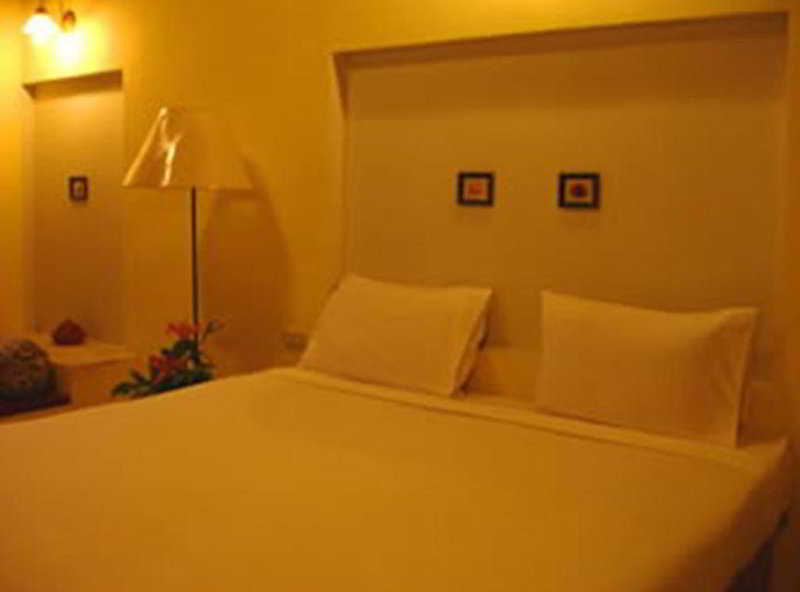 Room thumbnail 4