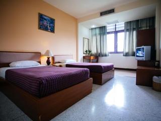 Room thumbnail 3