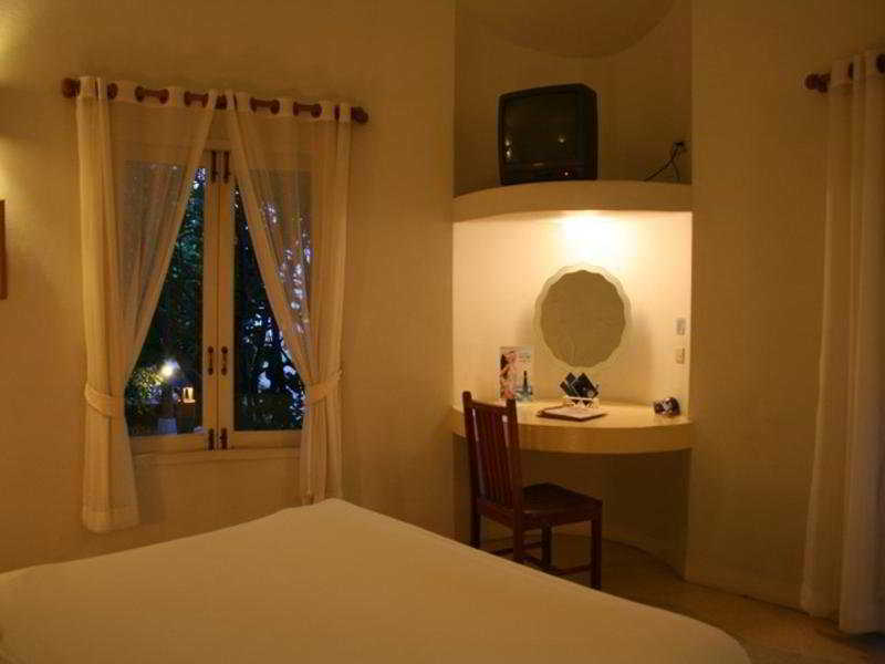 Room thumbnail 3