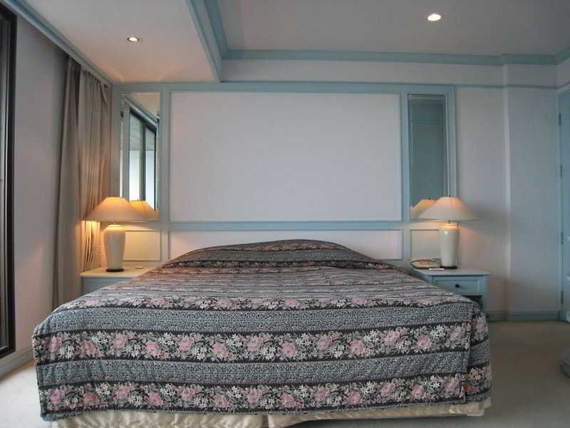 Room thumbnail 1