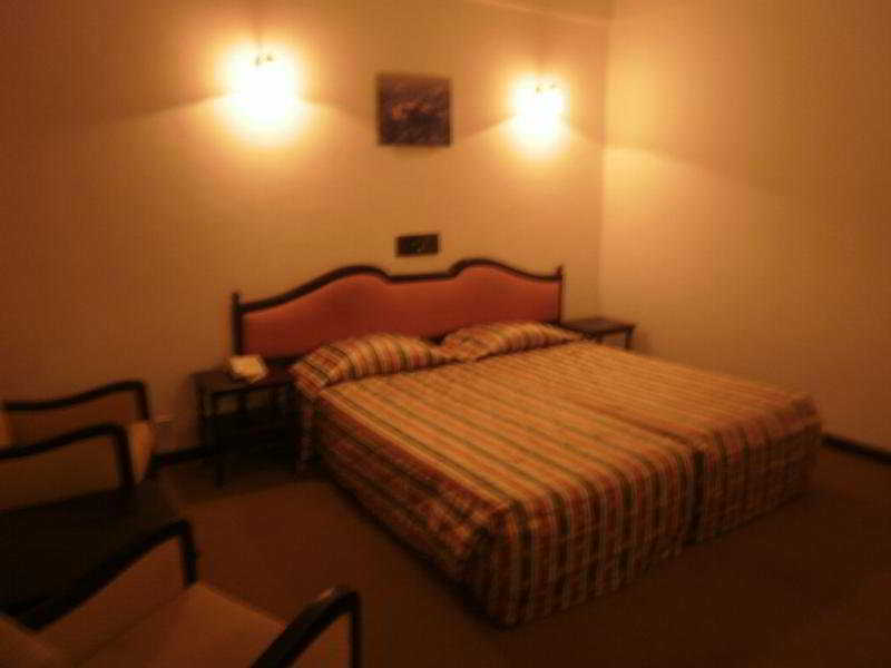 Room
 di The Royal Lotus