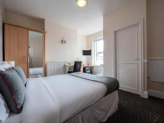 Luton Hotel photo 3