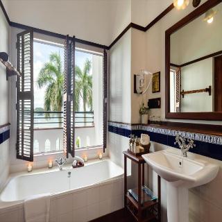 Room Room