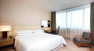 Room thumbnail 4