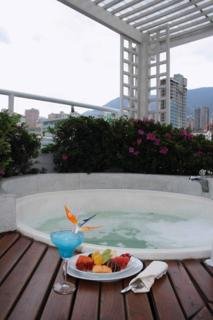 Pool
 di Poblado Plaza