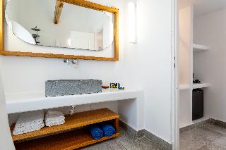 Amaze Suites