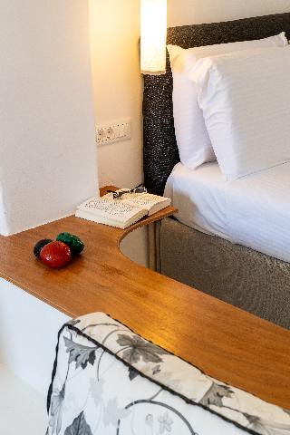 Amaze Suites