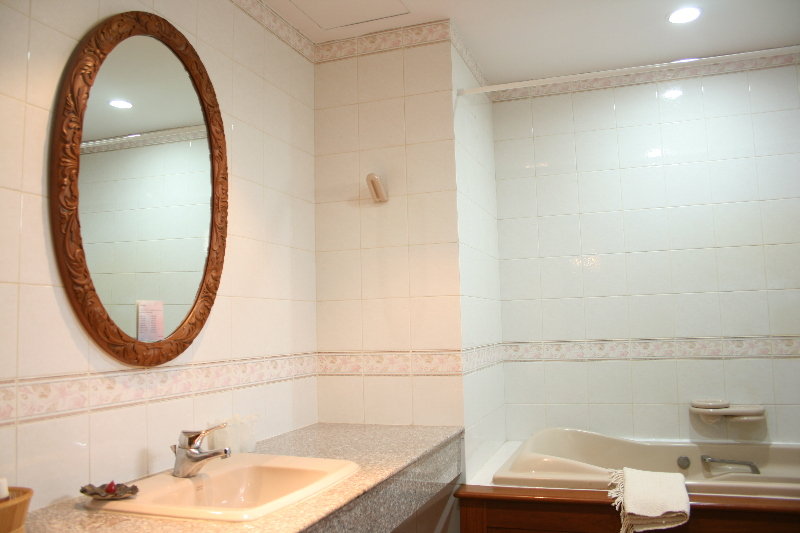 Room thumbnail 8