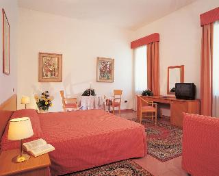 Pamaran Hotel, Naples