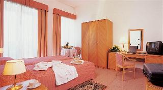 Pamaran Hotel, Naples