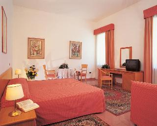 Pamaran Hotel, Naples
