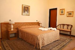 Pamaran Hotel, Naples