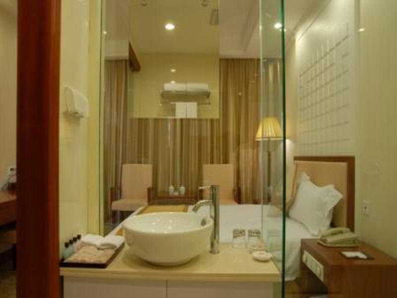 Room thumbnail 3