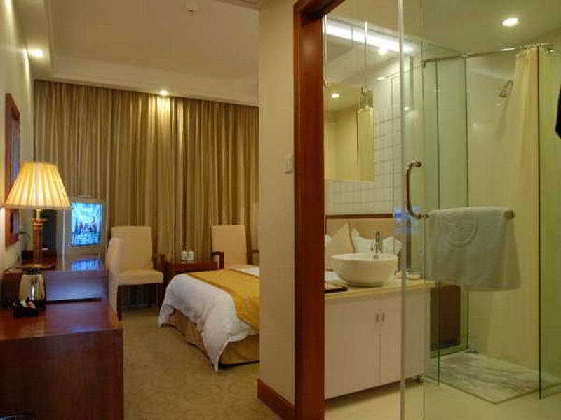 Room thumbnail 4