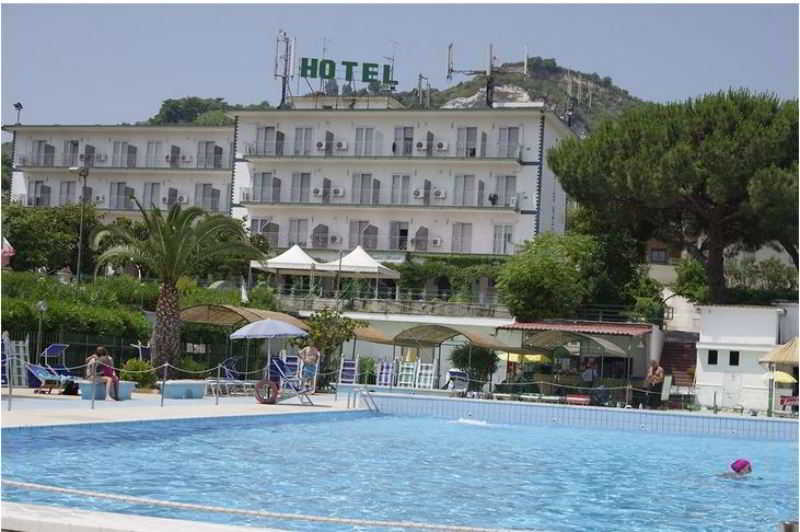 Tennis Hotel, Naples
