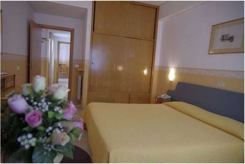 Tennis Hotel, Naples