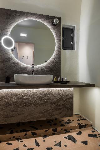 Sun Rocks Boutique Hotel | Caldera View Suites