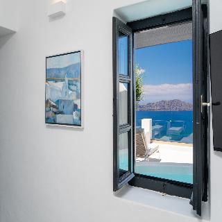 Sun Rocks Boutique Hotel | Caldera View Suites