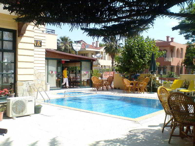 Pool
 di Kutberk Boutiqe