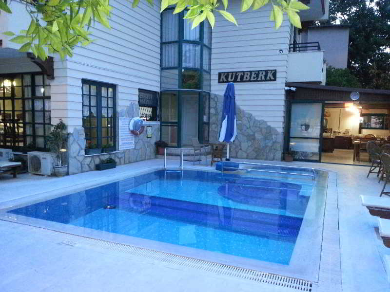 Pool
 di Kutberk Boutiqe