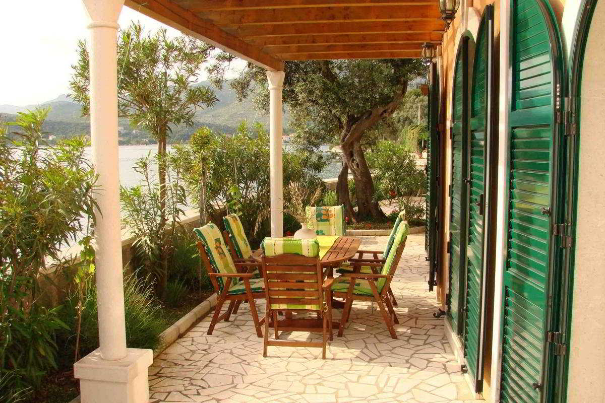 Terrace thumbnail 4