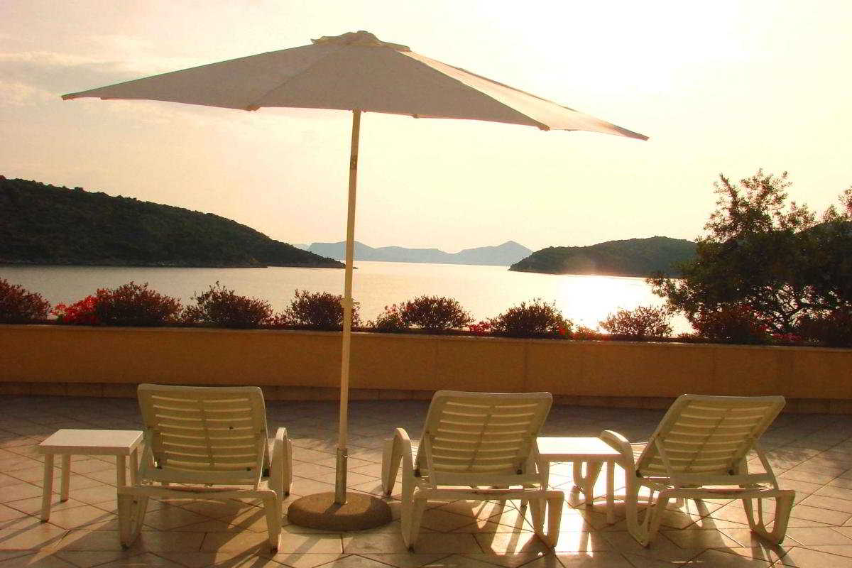 Terrace thumbnail 5