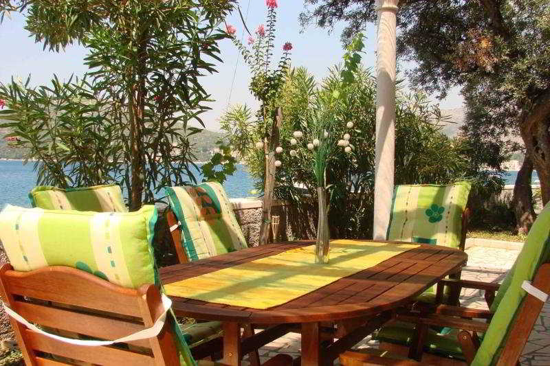 Terrace thumbnail 9
