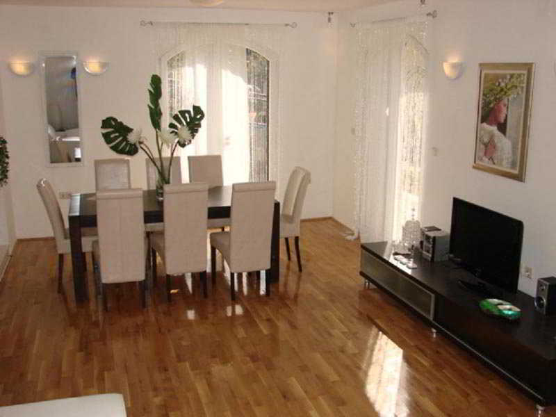 Room thumbnail 1