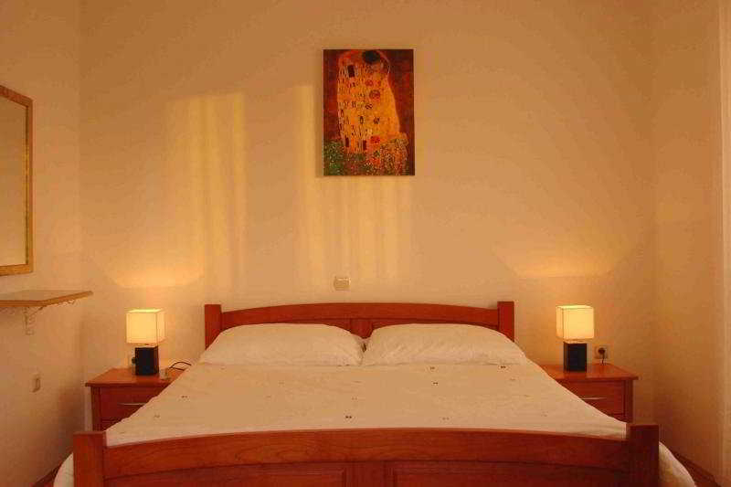 Room thumbnail 3