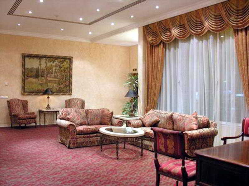 Carlton Al Moaibed