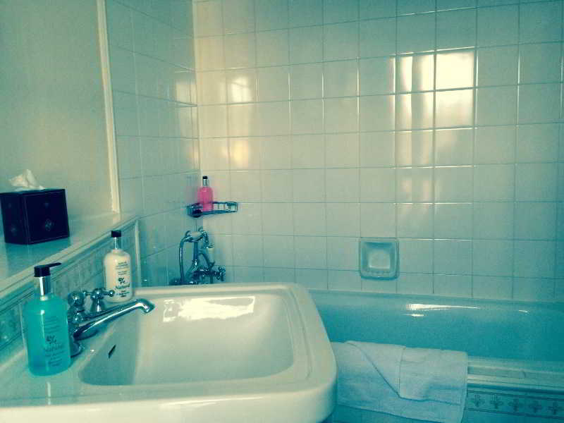 Room
 di Brook Whipper-In