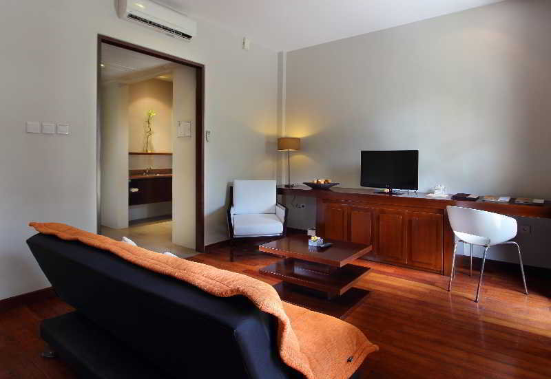 Room thumbnail 6