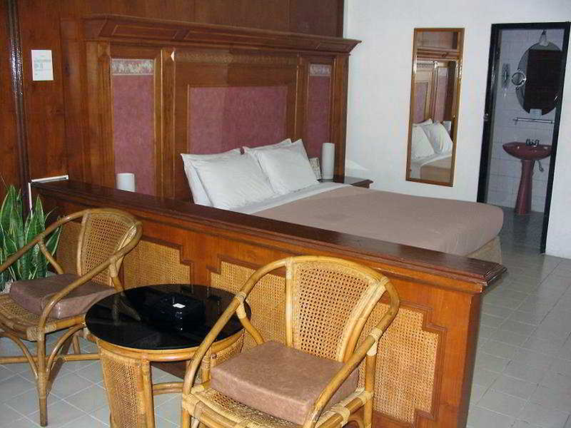Room thumbnail 2