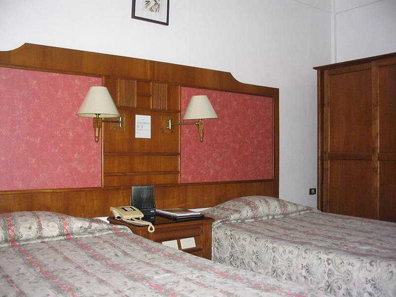 Room thumbnail 4