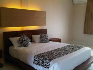 Room thumbnail 4