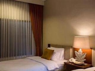 Room thumbnail 6