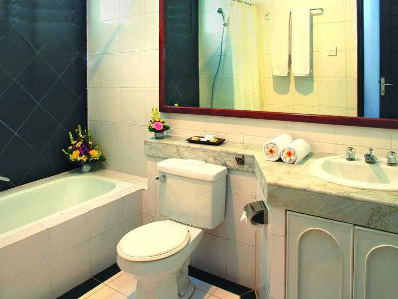 Room thumbnail 3