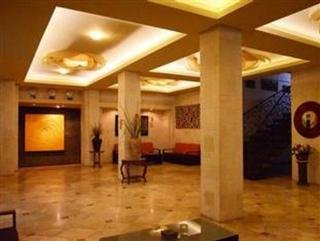 Lobby thumbnail 13
