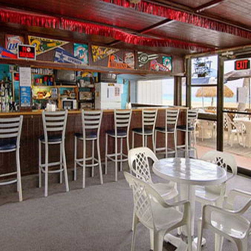 Bar
 di Travelodge Monaco Oceanfront