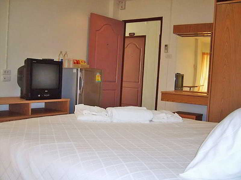 Room thumbnail 4